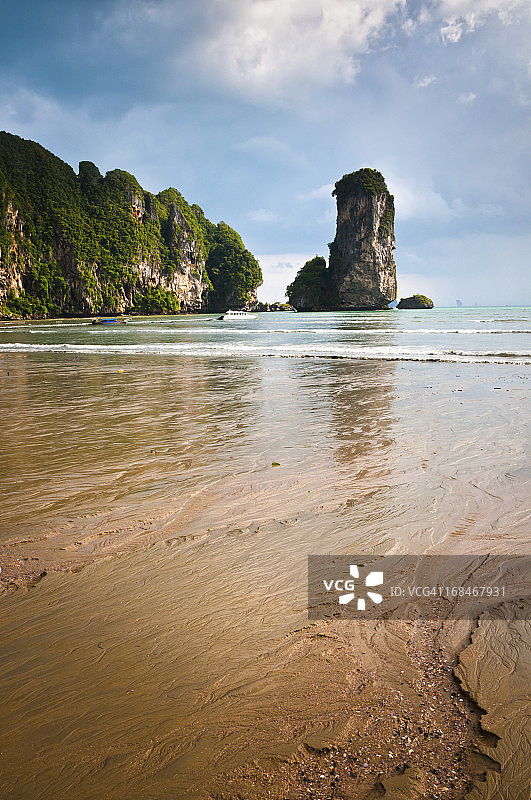 泰国奥南海滩上壮丽的岩石地貌图片素材
