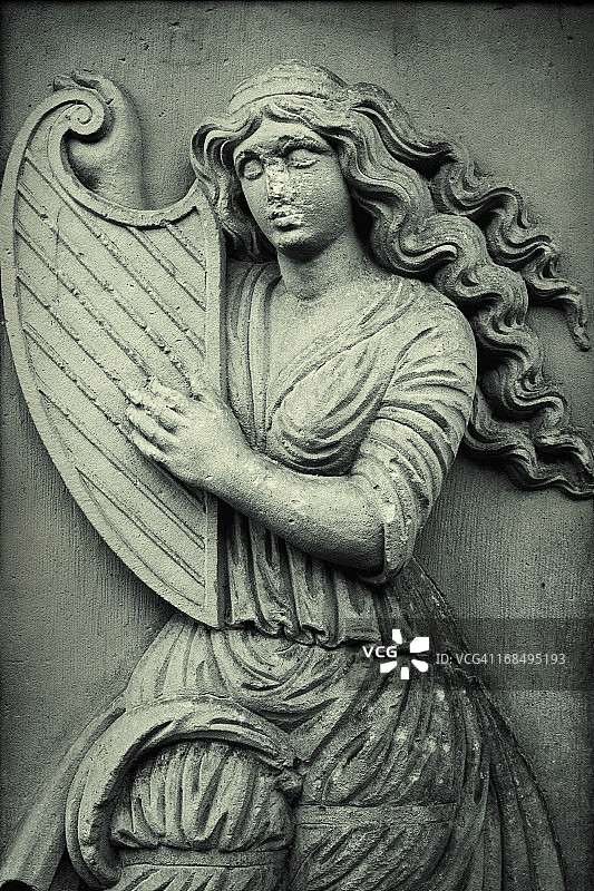 弹奏竖琴的女人图片素材