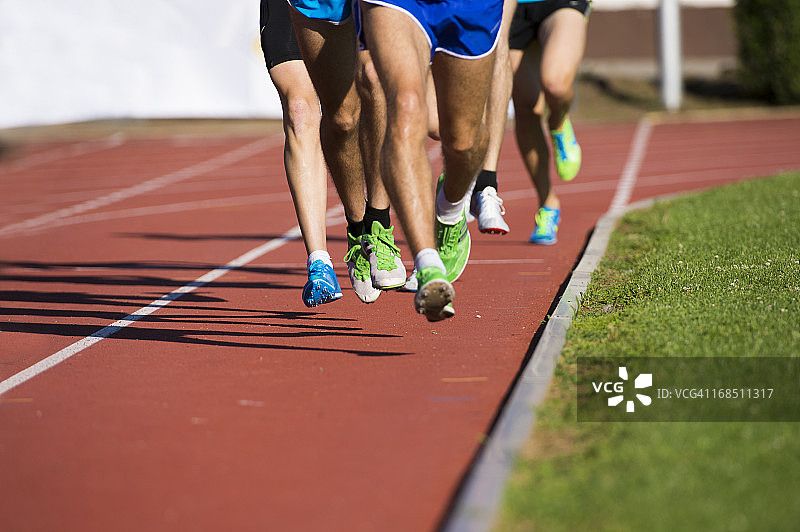 800米赛跑中的运动员图片素材