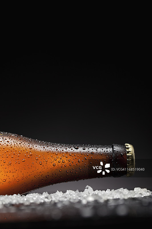 冰镇啤酒瓶图片素材