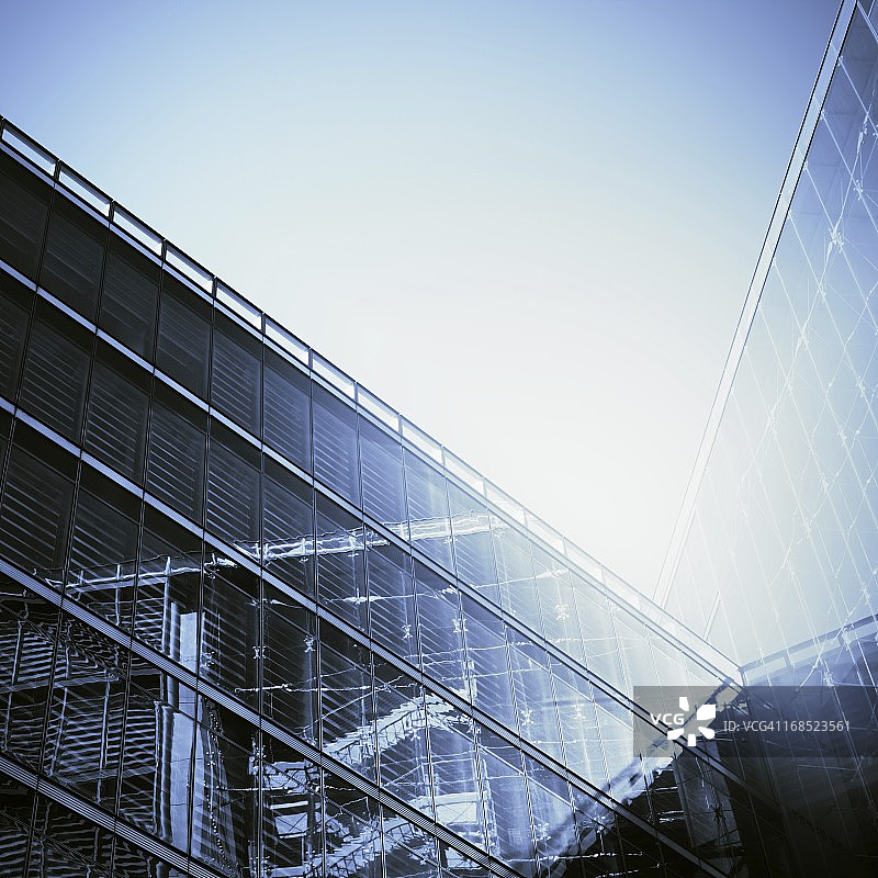 阳光下的现代建筑图片素材