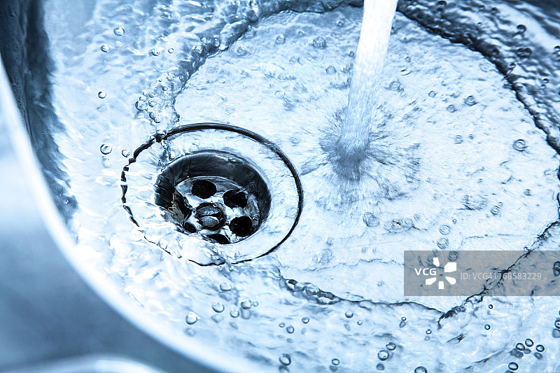 厨房水槽与自来水图片素材