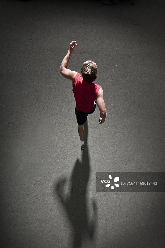 阴影跑者图片素材