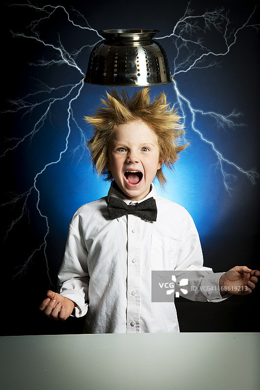 儿童科学家触电图片素材