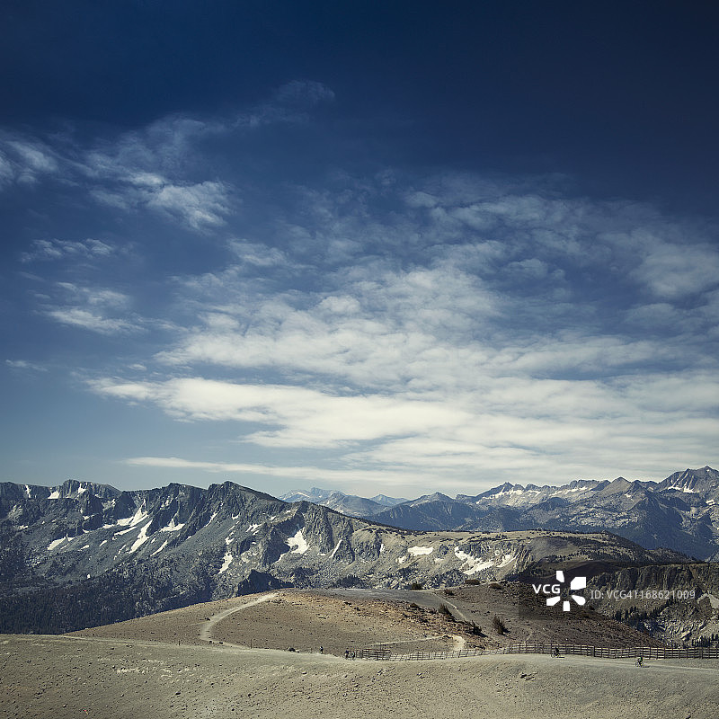猛犸山的夏天图片素材