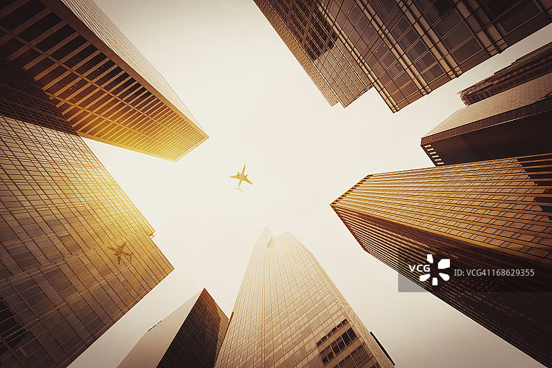 摩天大楼与飞机剪影图片素材
