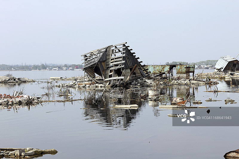 被毁坏的房屋图片素材