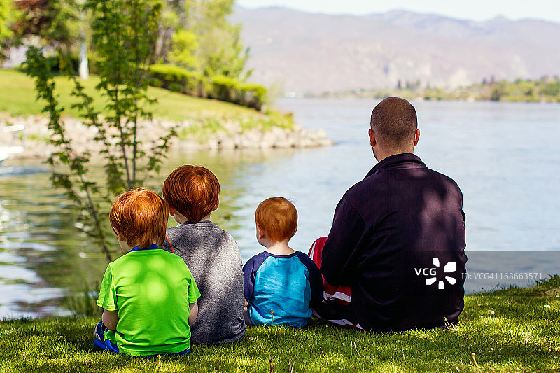 沉浸其中图片素材