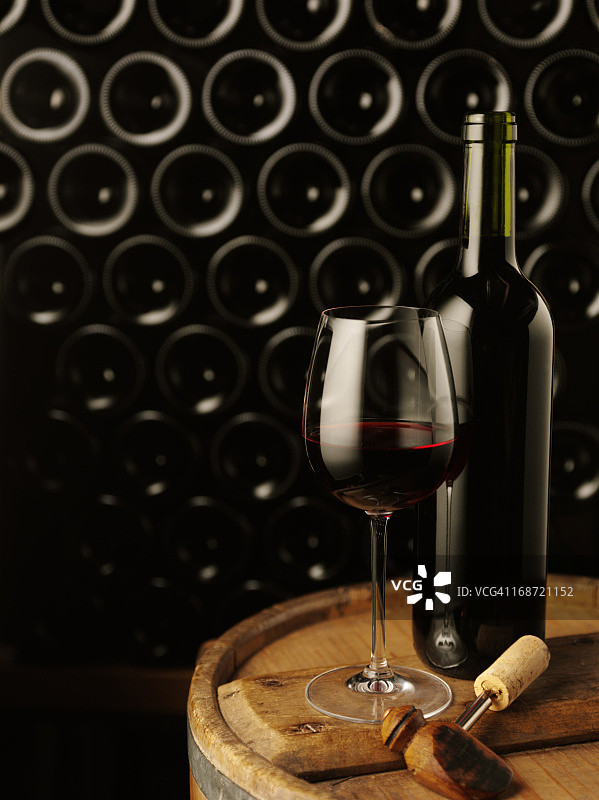 品尝红酒图片素材