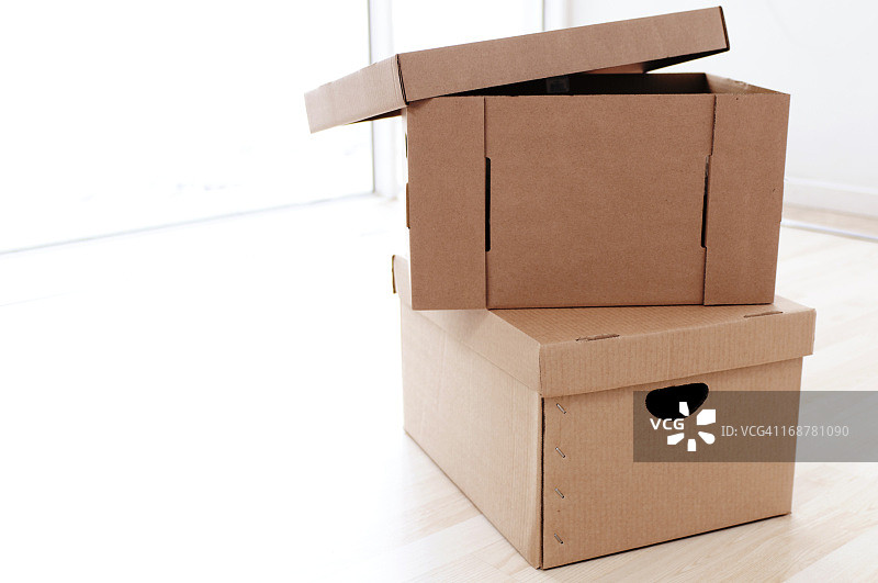 堆叠的纸板箱图片素材