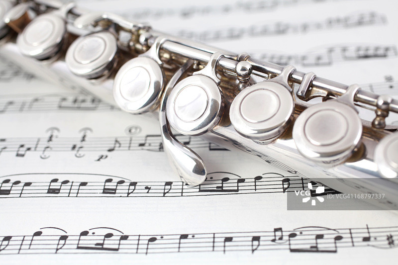 音乐中的长笛特写图片素材