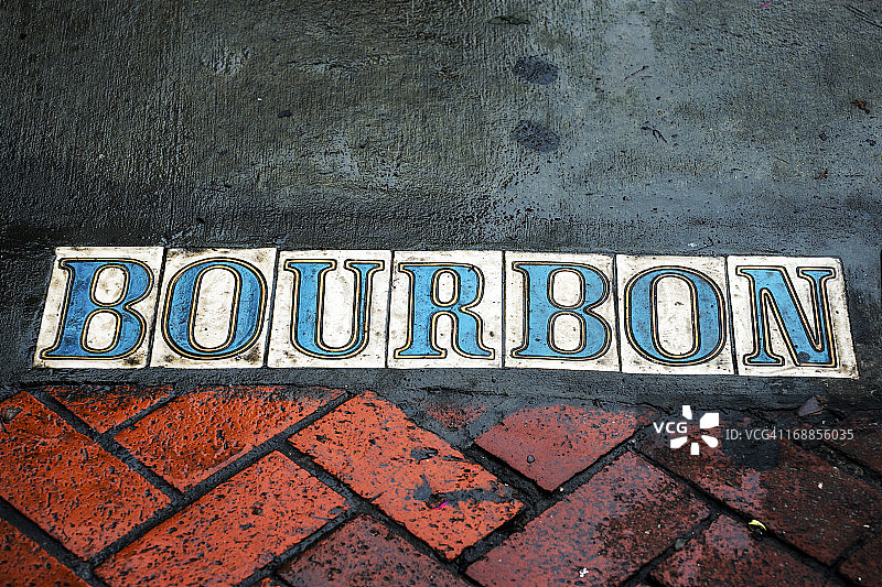 法国区人行道上的波本街图片素材