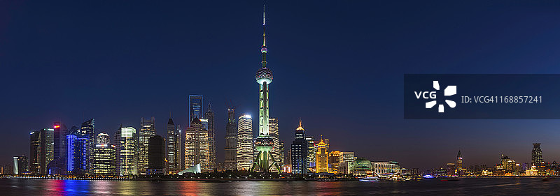 上海浦东东方明珠塔黄昏景色图片素材