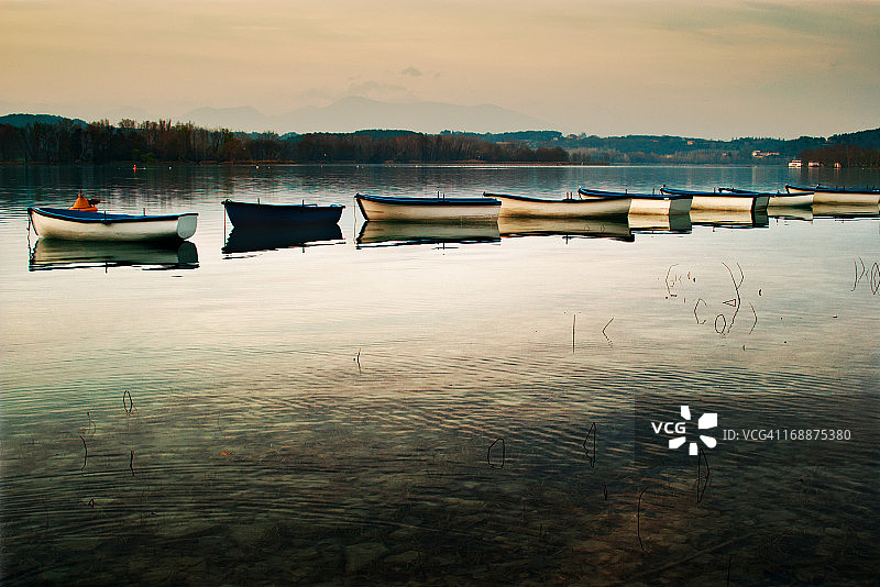 巴尼奥莱斯湖图片素材