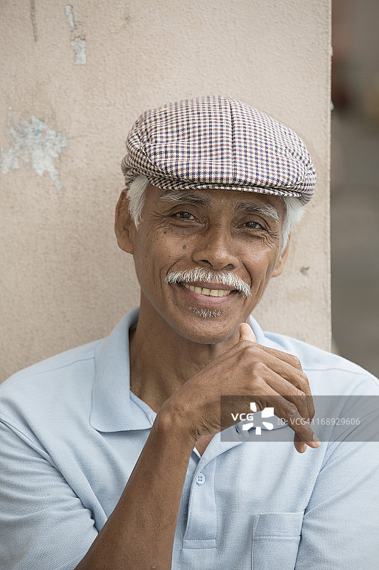 马来西亚男人在中央市场的特写图片素材