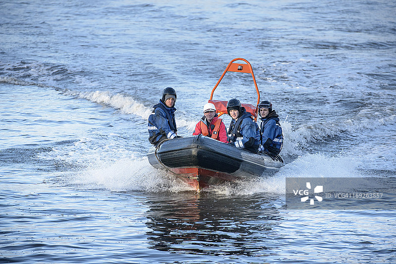 航海训练设施的救援艇训练图片素材