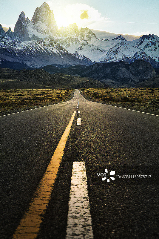 通往菲茨罗伊山的漫长道路 - 40号公路图片素材