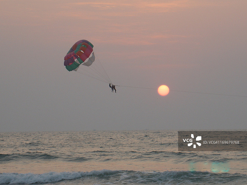 日落滑翔伞图片素材
