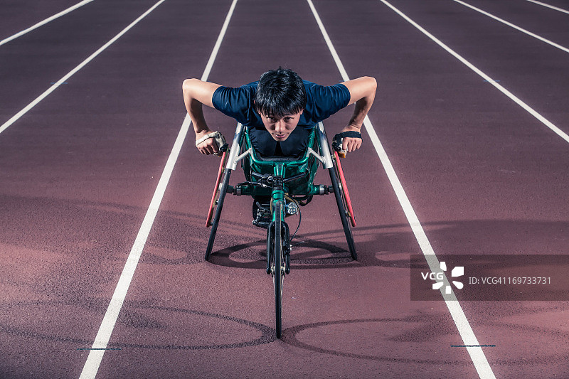 轮椅运动员比赛图片素材