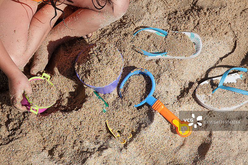 沙滩玩具：沙桶、铲子等图片素材