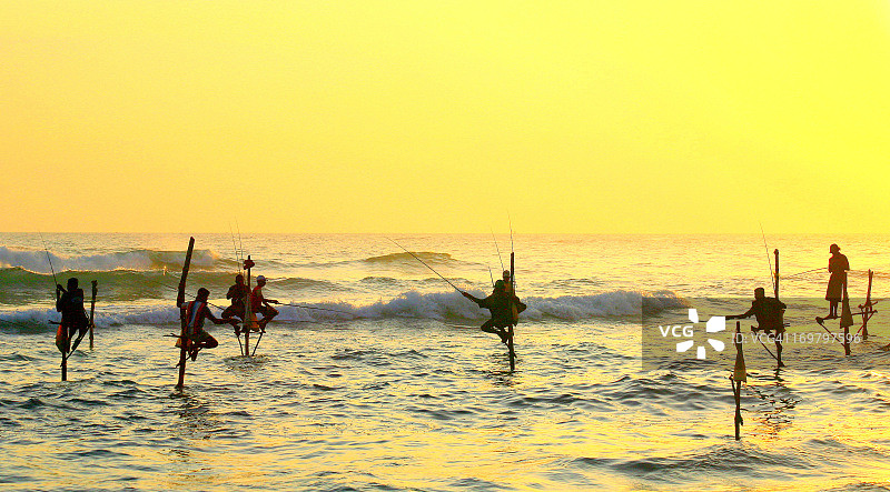 斯里兰卡著名的立钓渔民图片素材