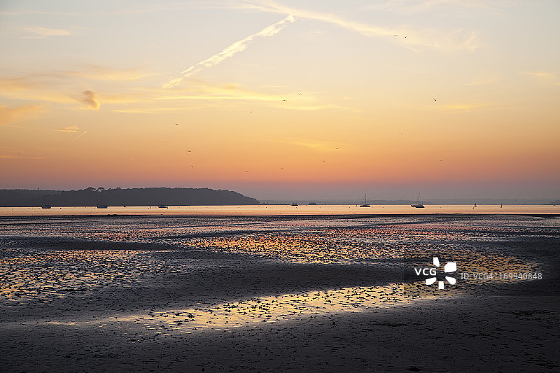 沙岸退潮日落图片素材