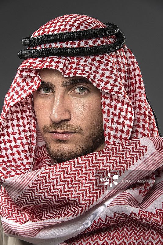 年轻的中东男子图片素材
