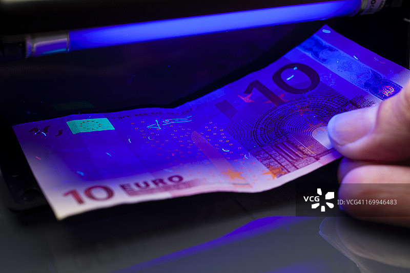 货币检测 - 欧元欧洲货币假币检查图片素材