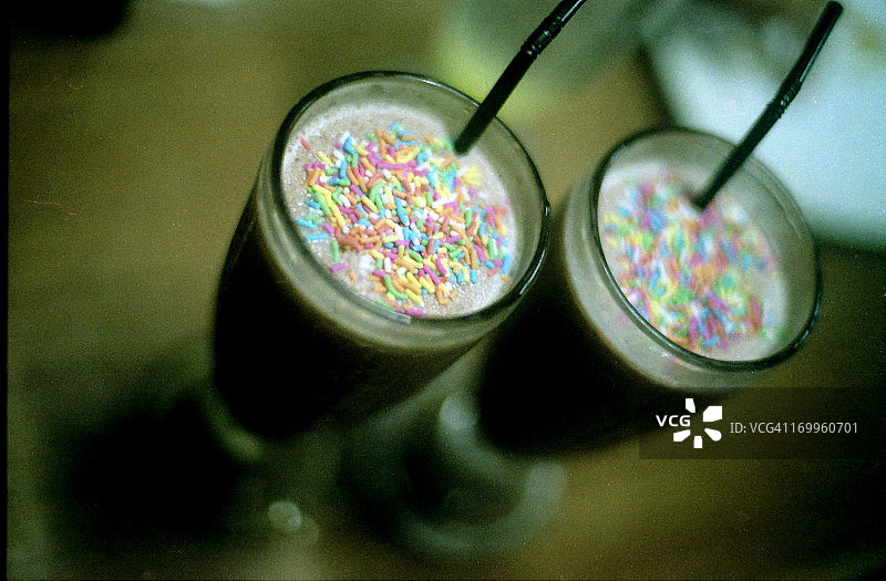 彩虹巧克力米粒奶昔图片素材