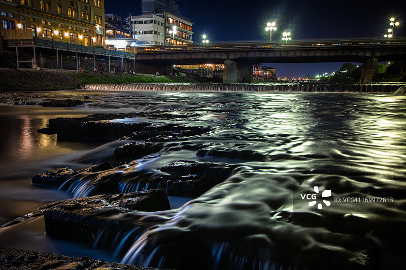 京都祇园桥和鸭川图片素材
