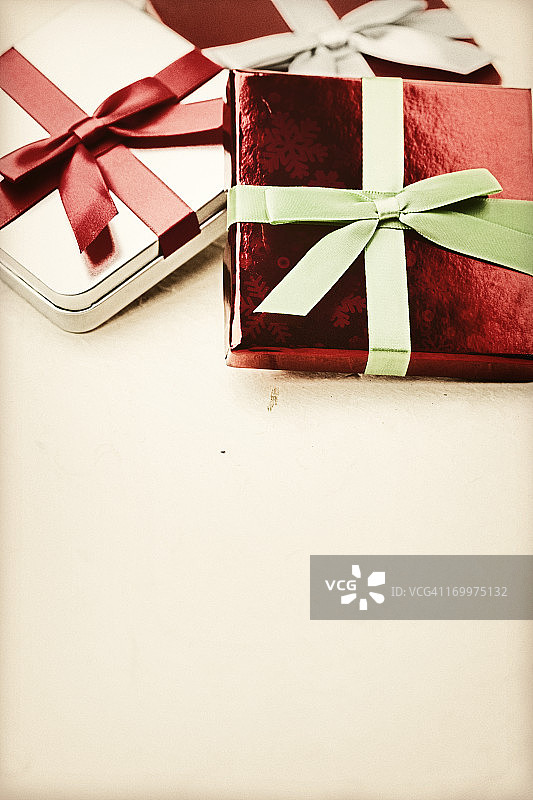 复古风格圣诞礼品盒（含文案空间）图片素材