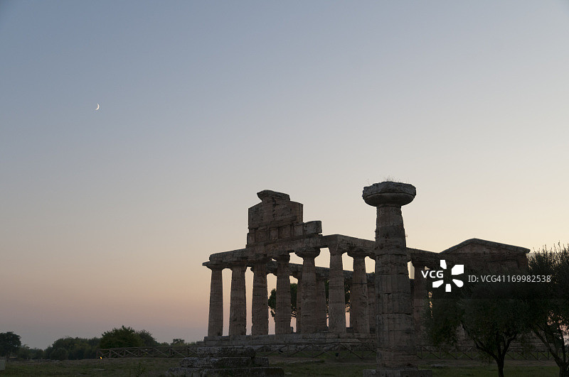 意大利帕埃斯图姆的古希腊神庙图片素材