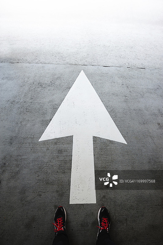 向前方向指示箭头图片素材