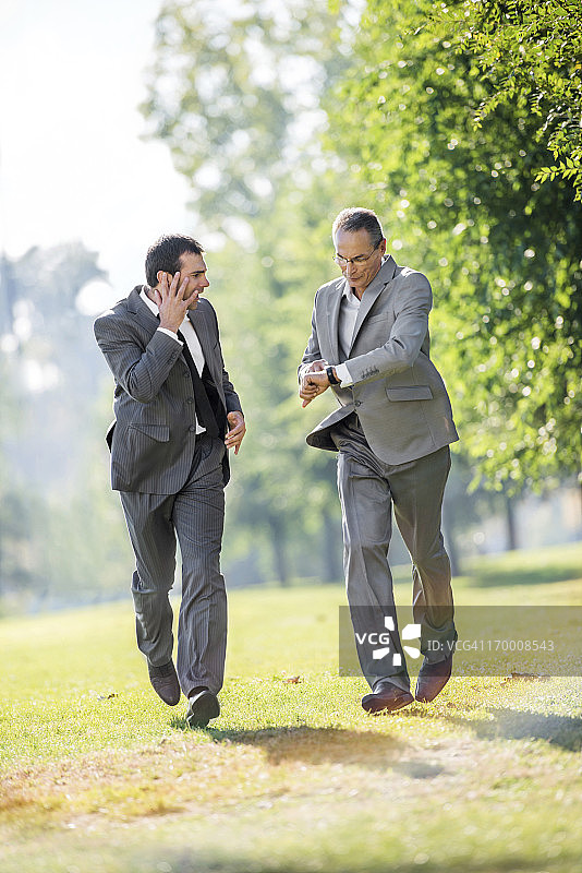 赶时间的商人图片素材