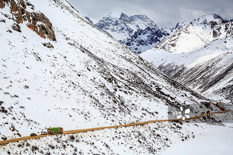雀儿山川藏公路图片素材