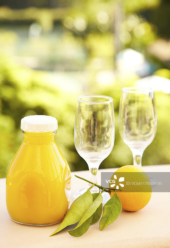 清晨供应的橙汁，自然背景图片素材