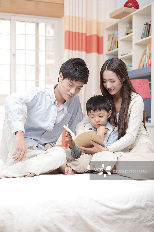 家庭阅读图片素材