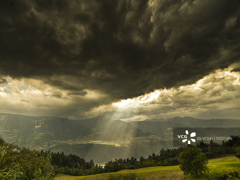 暴风雨的天空图片素材