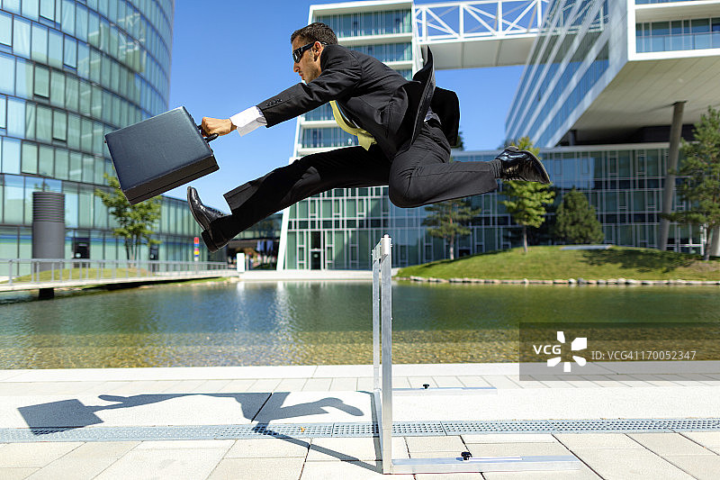 领先一步图片素材