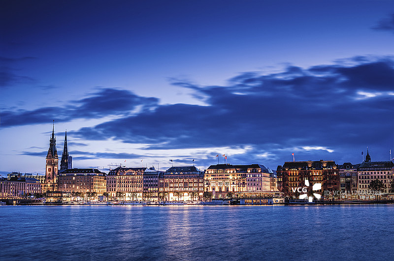 黄昏时的汉堡阿尔斯特长廊图片素材