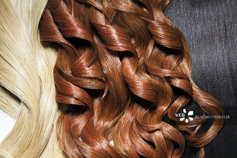 三种不同发色的静物特写图片素材