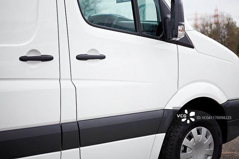 白色厢型车图片素材