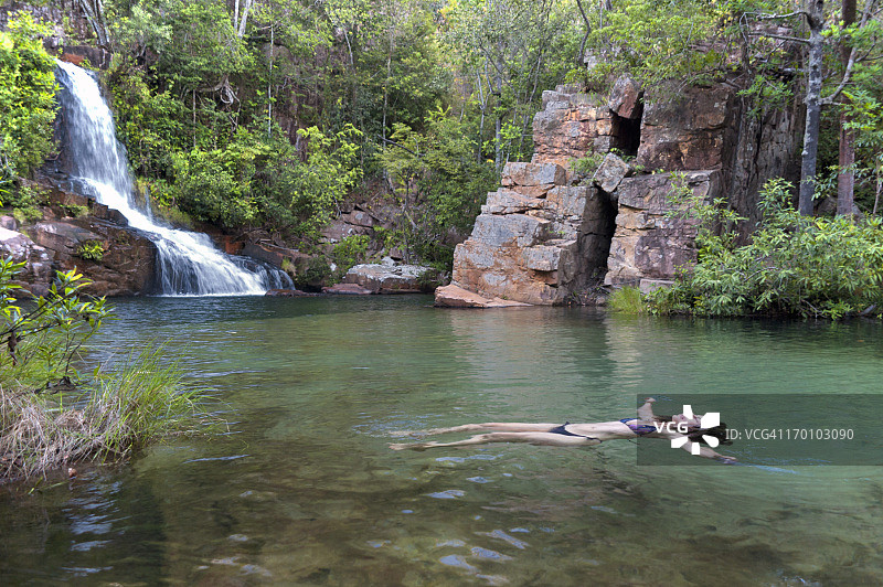 漂浮的女人图片素材