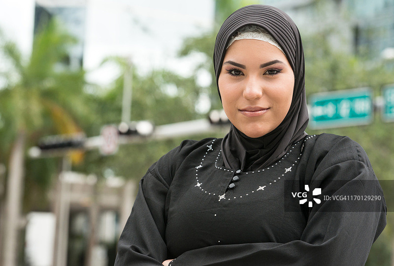 年轻的穆斯林妇女图片素材