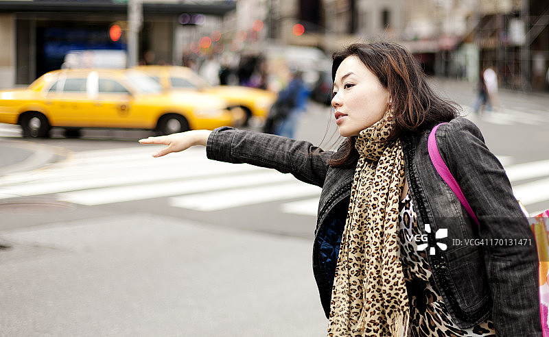在纽约市打出租车图片素材