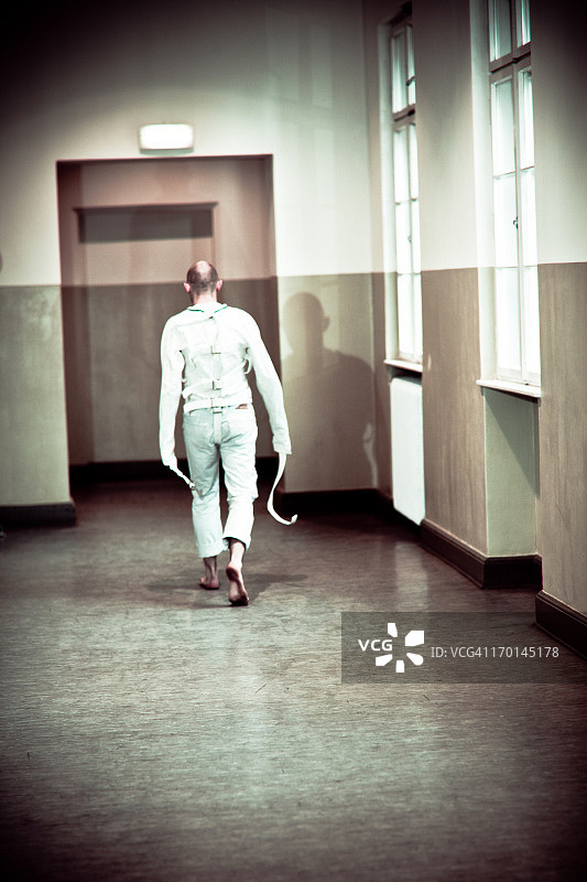 穿紧身衣的精神病人图片素材