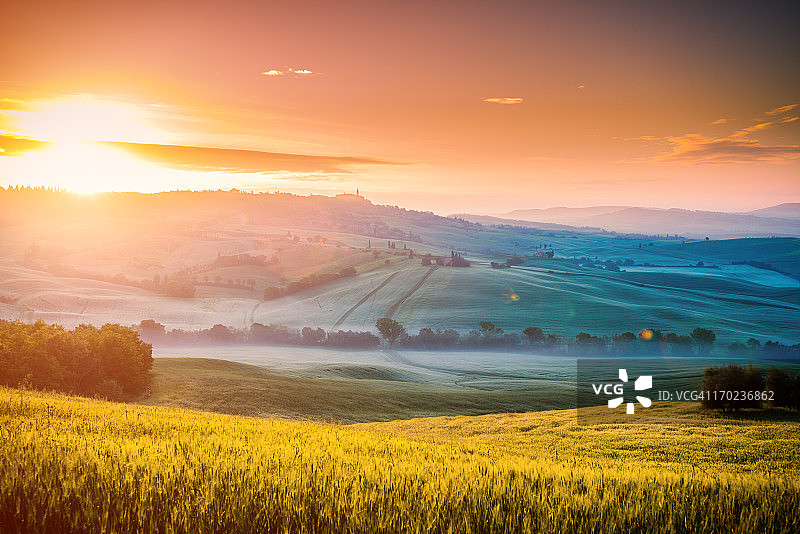 皮恩扎日出图片素材