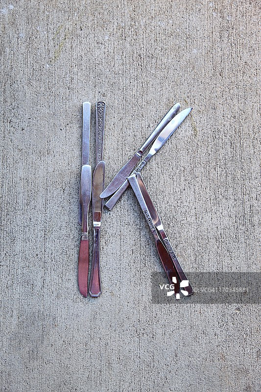 厨房刀具组成的字母K图片素材