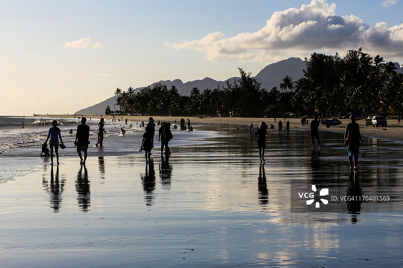 日落时分的海滩倒影图片素材