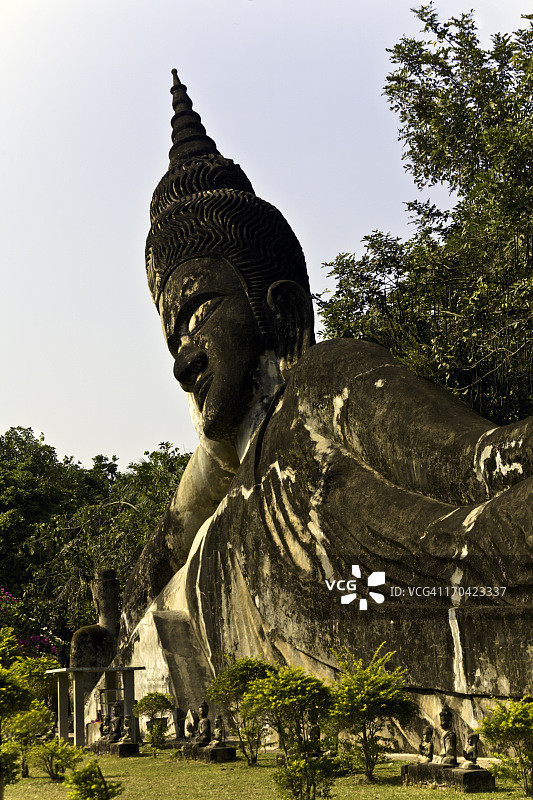 老挝万象佛公园的卧佛图片素材
